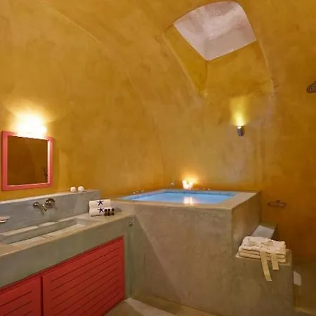 Peaceful Caldera Suites דירה