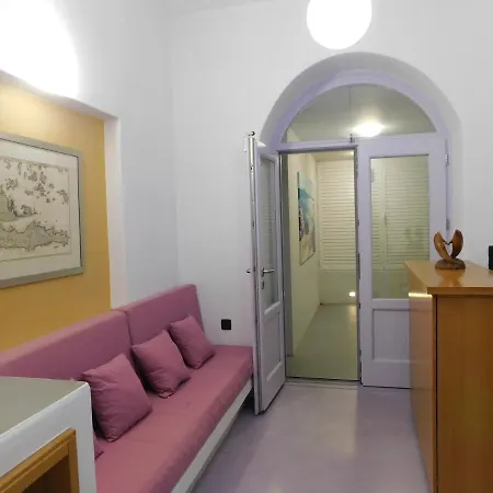 Peaceful Caldera Suites Fira (Santorini)
